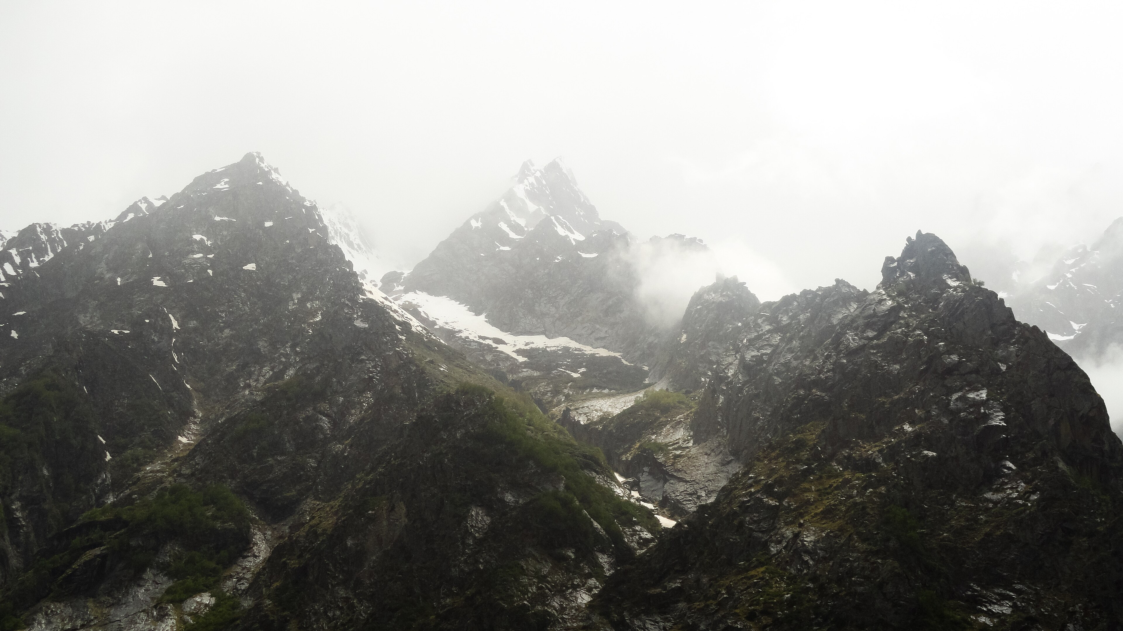 Snowline Laka Trek — Dhauladhar Range, Himachal Pradesh