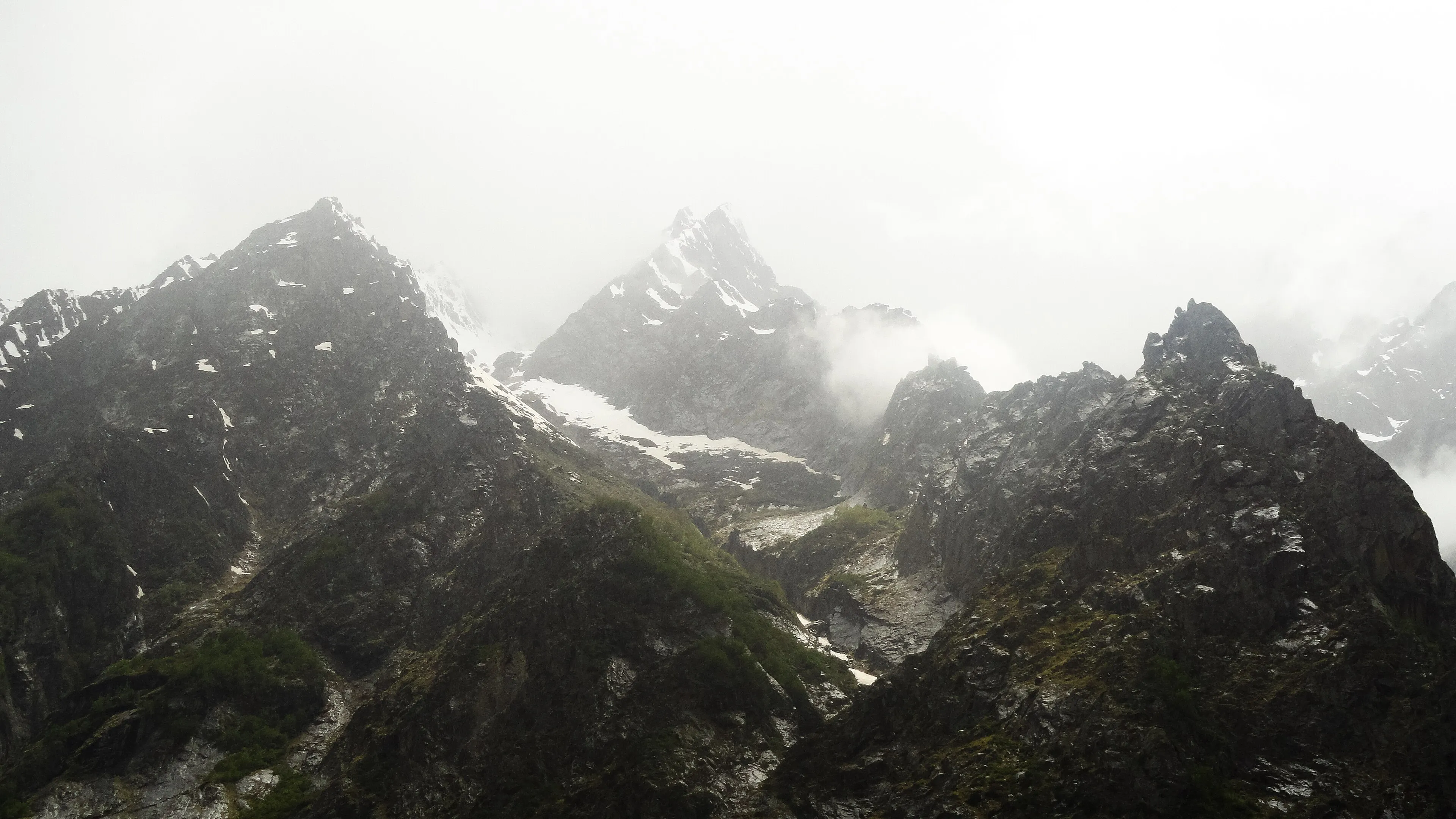 Snowline Laka Trek — Dhauladhar Range, Himachal Pradesh